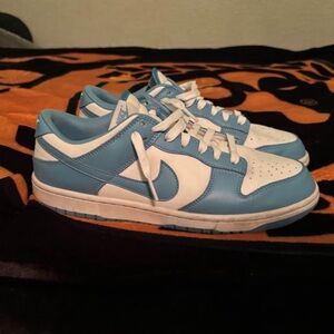 UNC men’s Nike Dunk lows size 9.5